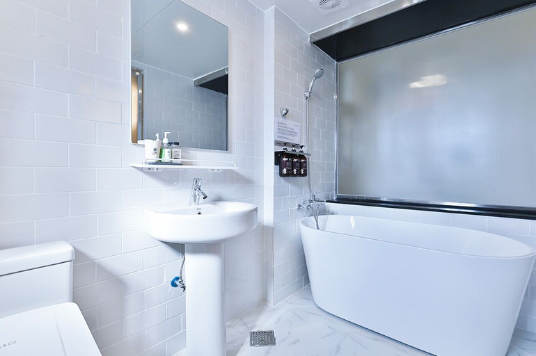 Bathroom 5, Riverside in February Gyeongsangbuk-do, Dong
