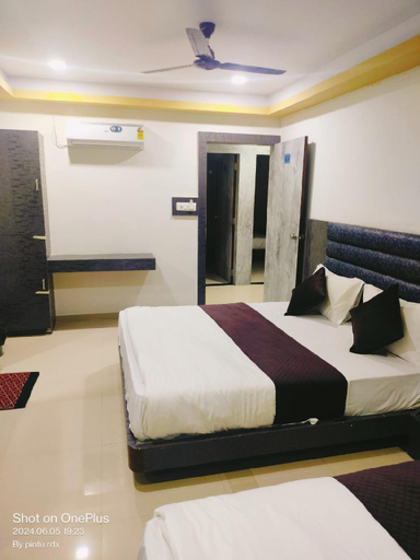 Bedroom 2, Hotel Mewad Inn, Vadodara