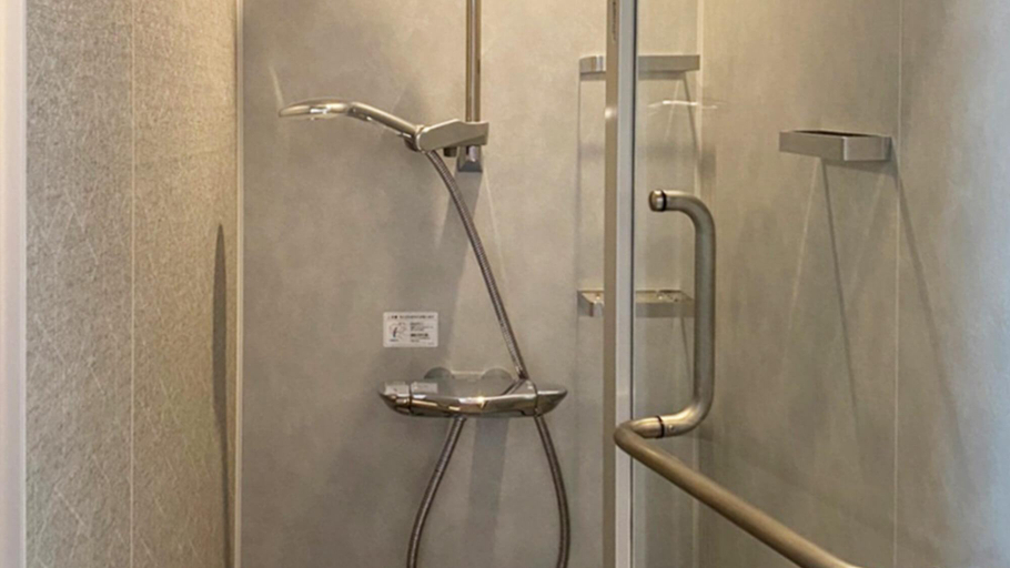 Bathroom 18