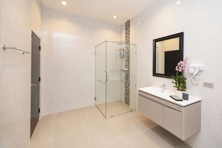 Bathroom 4, Villa Waree minutes to City and Beach, Bang Lamung