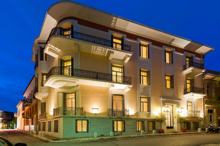 Exterior & Views