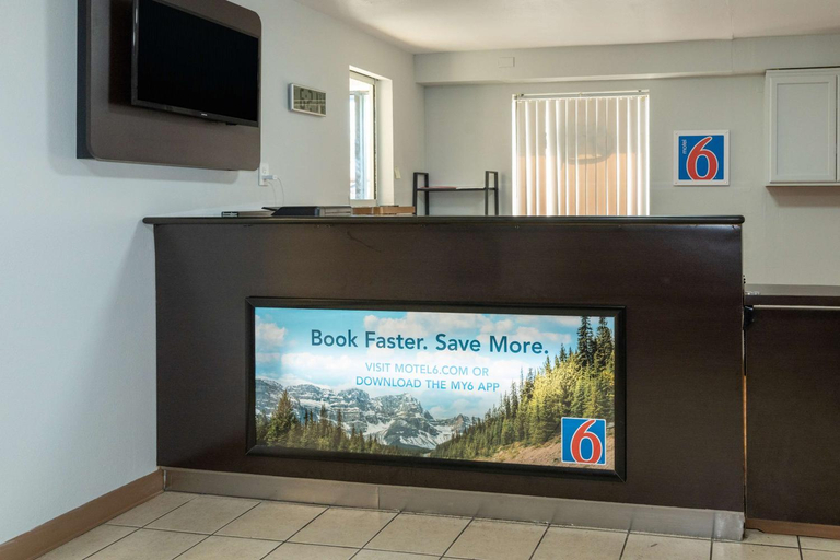 Public Area, Motel 6 Cincinnati, OH, Hamilton