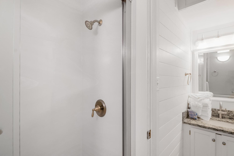 Others 5, Sea Breeze 203, Baldwin