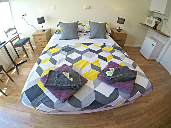 Others 3, Turn-In Motel, Warrnambool