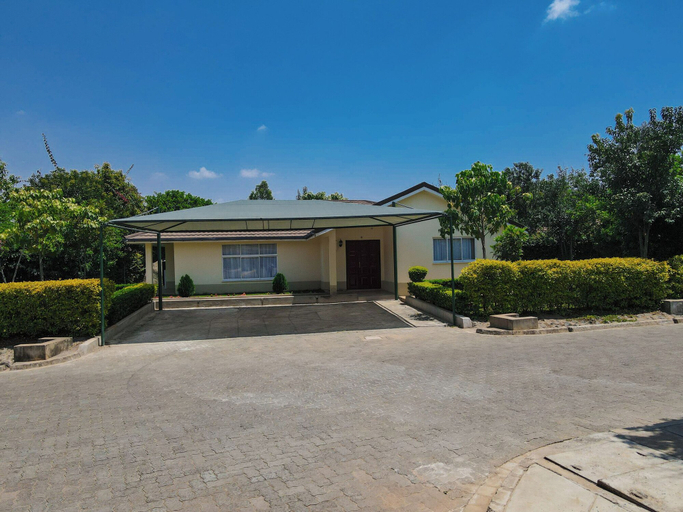 Exterior & Views, Spacious 4-bedroom with a pool, Mavoko