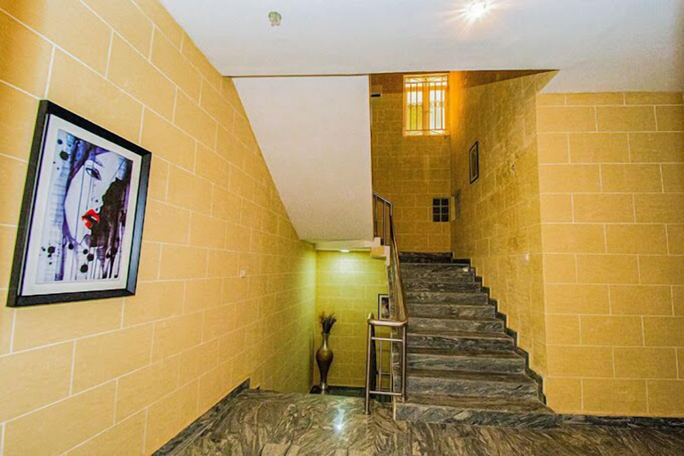 Others 5, House 98 Apartment, AbujaMun
