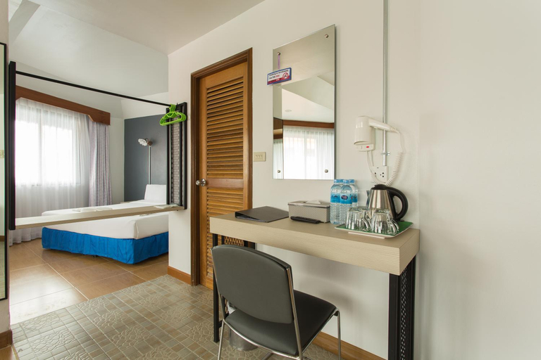 Bathroom 4, City Hotel, Mueang Krabi
