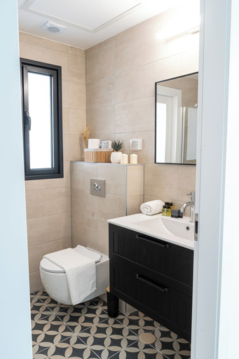 Bathroom 3, Sea Views & City Vibes on Sokolov
