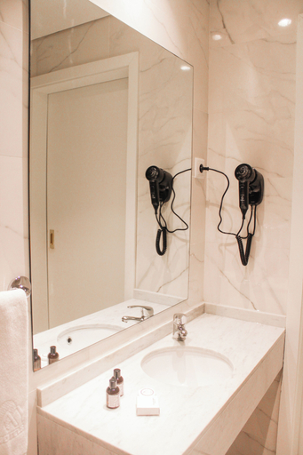 Bathroom 4, GRANDE HOTEL PARIS by STAY HOTELS, Porto