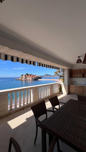 Others 5, Beachfront Four bedroom Apartment