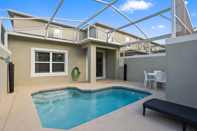 Room 4, Stunning 5 Bd w Pool Close to Disney Champions Gate 1012, Osceola