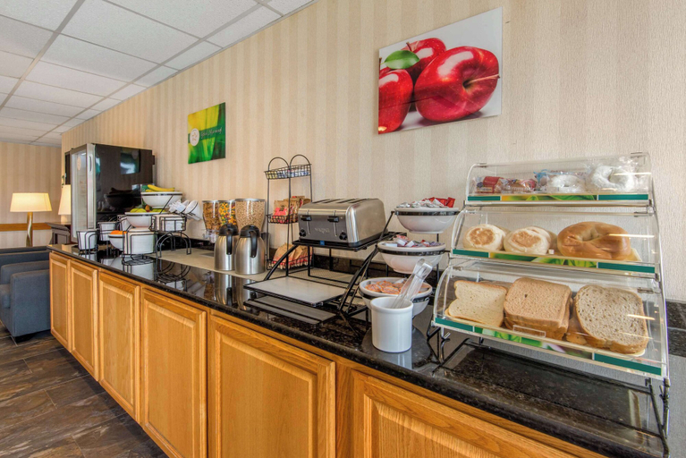 Food & Drinks 5, Quality Inn & Suites Mansfield, Tioga