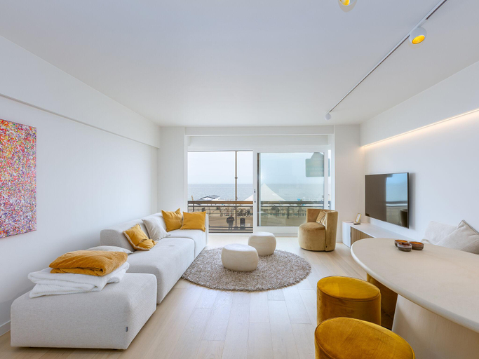 Others 3, Beautiful apartment with direct sea view, West-Vlaanderen