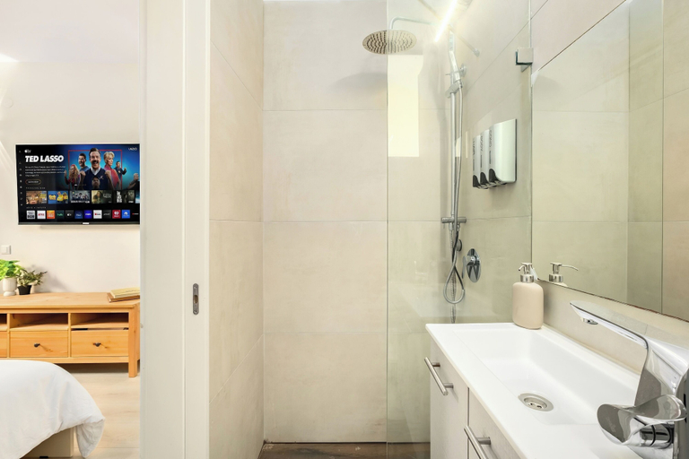 Bathroom 4, Netanya Beach Pool Studio by Sea N' Rent