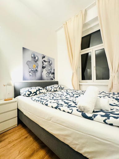 Bedroom 4, 5BR Apt For 10 Walk to Kaufpark Alterlaa, Wien