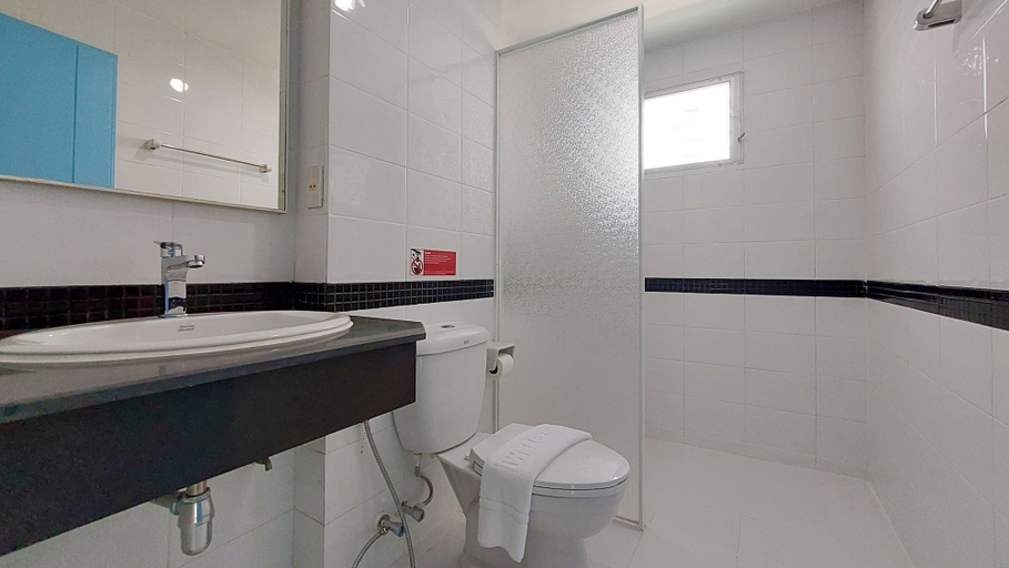 Bathroom 19