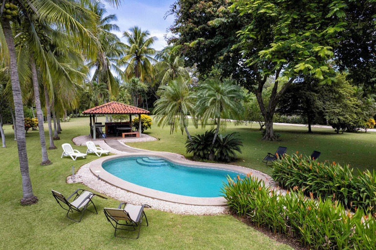 Sport & Beauty 5, 3-BD Home with Pool, Walk to Beach, Santa Cruz