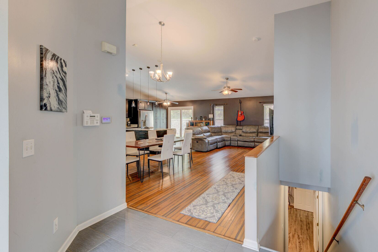 Others 4, Remodeled and Inviting Free EV, Jefferson