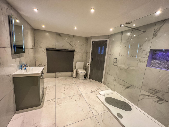 Bathroom 2, Fountain House, Lincolnshire