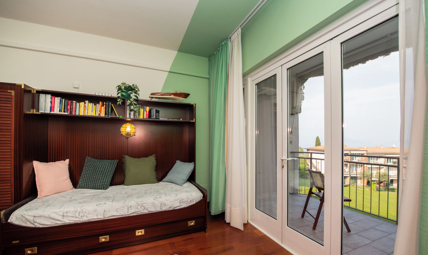 Bedroom 3, Specchio sul Lago, Brescia