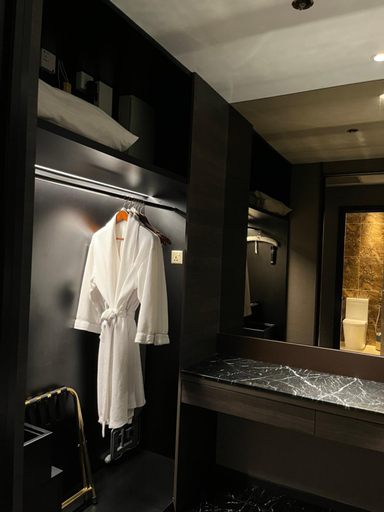 Bathroom 10