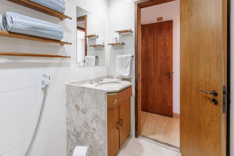 Bathroom 4, 1704, Rio de Janeiro