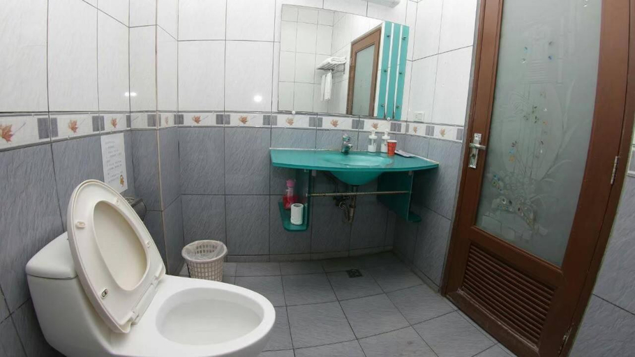 Bathroom 3, Oldharbor Hostel, Lienkiang (Matsu Islands)