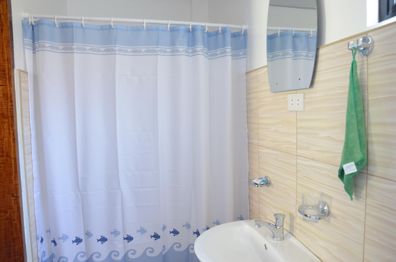 Bathroom 4, Captains Lodge and Bar, Panglao