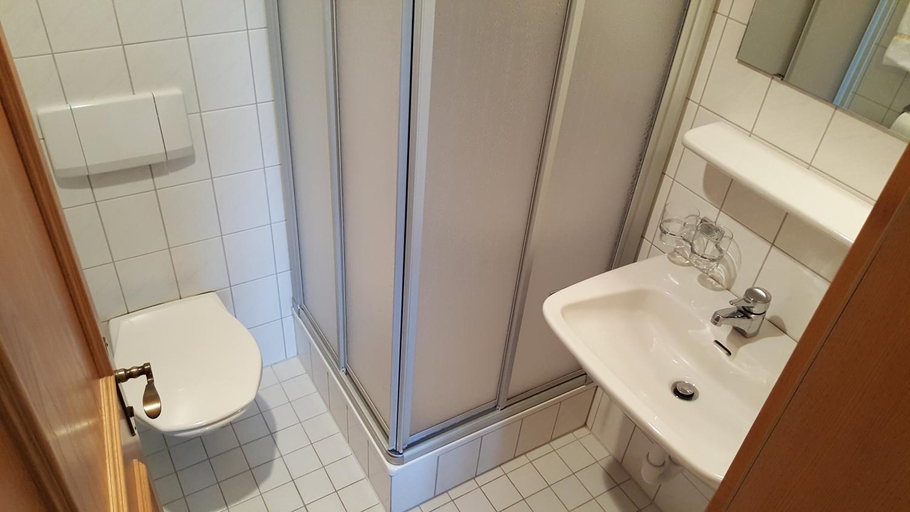 Bathroom 3, Gasthof Hotel IFENBLICK, Bregenz