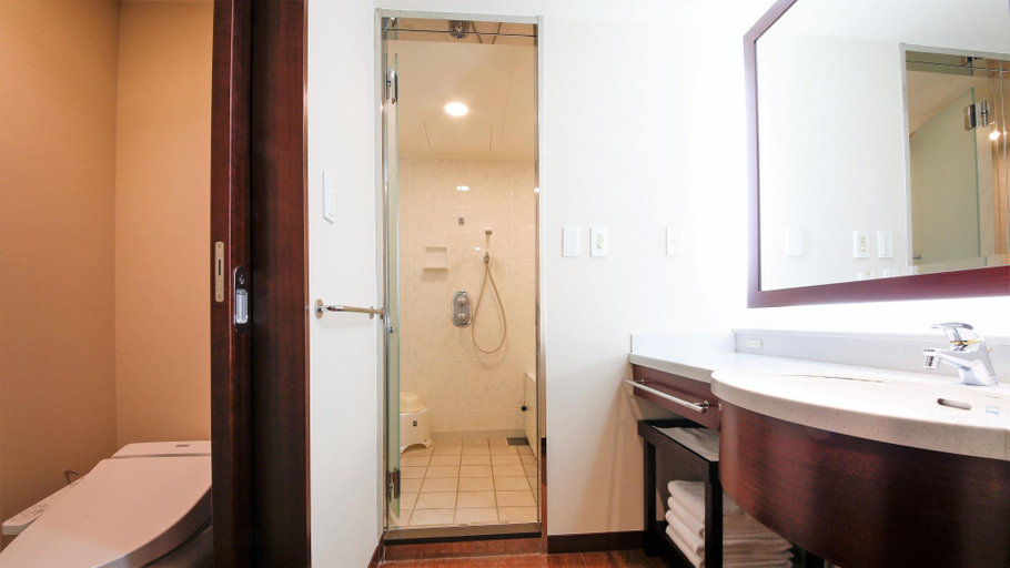 Bathroom 11