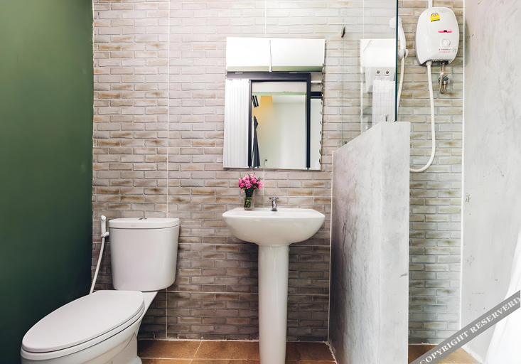Bathroom 4, Baron Zotel, Bang Kapi