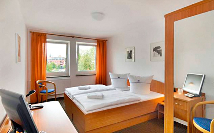 Bedroom 2, TOP VCH Hotel Dietrich-Bonhoeffer-Haus BerlinMitte, Berlin