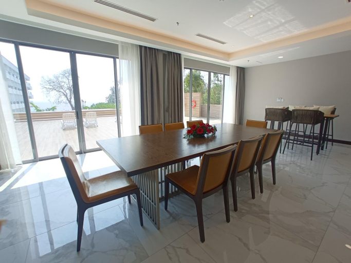 Dining Room 16