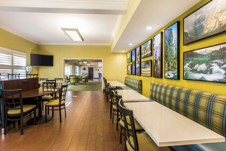Food & Drinks 5, Comfort Suites Fresno River Park, Fresno