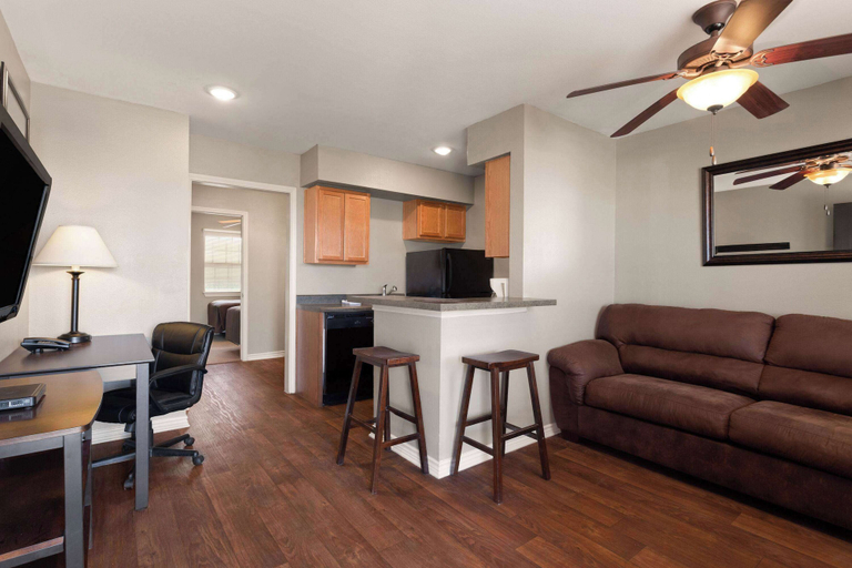 Others 4, Eagle's Den Suites Cotulla a Travelodge by Wyndham, La Salle
