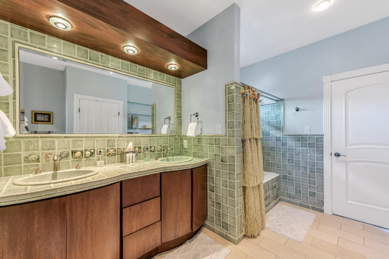 Bathroom 4, Itll Do With an Amazing View, Nueces