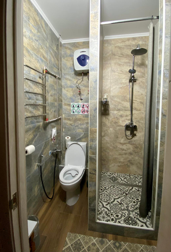 Bathroom 2, Hostel 5 rooms, Ulanskiy
