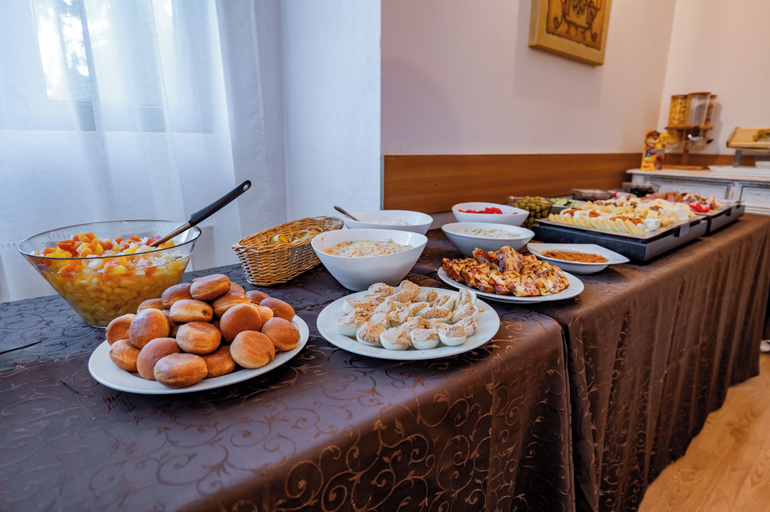 Food & Drinks 5, Vila Zorile, Brasov