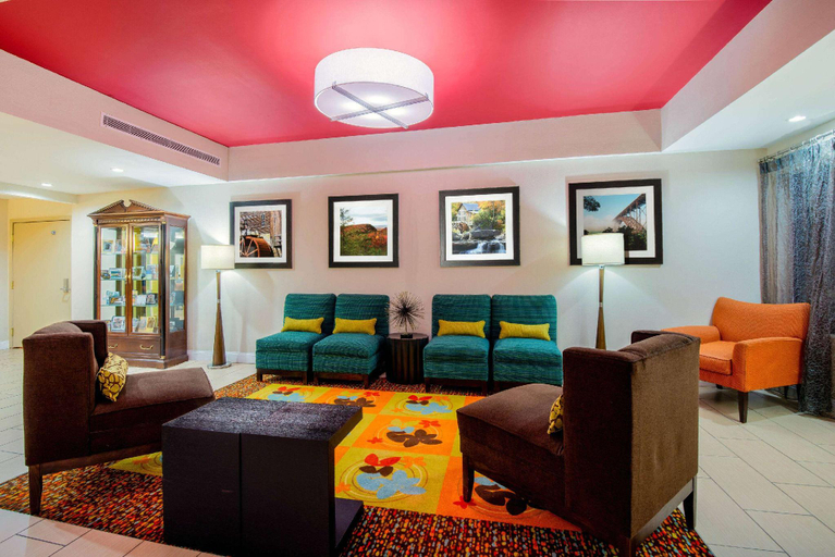 Public Area 2, La Quinta Inn & Suites by Wyndham Elkview - Charleston NE, Kanawha