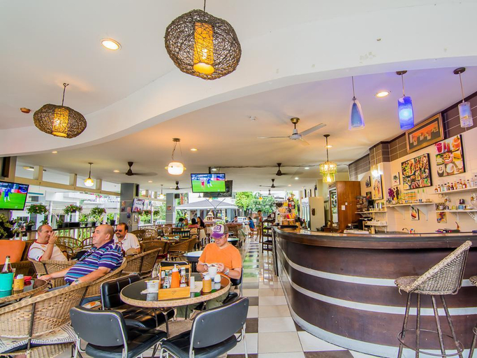 Food & Drinks 5, Sutus Court 1, Pattaya