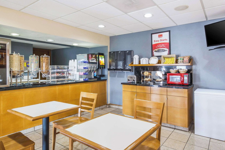 Food & Drinks 5, Econolodge Inn & Suites, Johnson