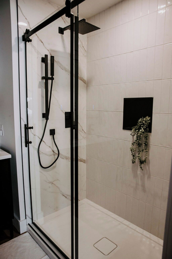 Bathroom 5, Hotel M2, Restigouche
