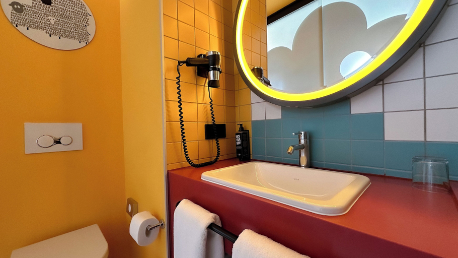 Bathroom 5, ibis Styles Tbilisi Center, Tbilisi