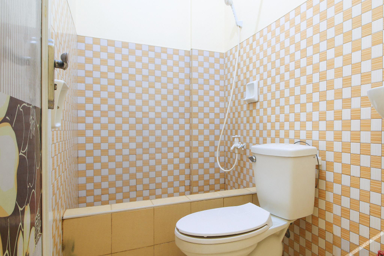 Bathroom 5, Golden Sunrise Hotel II by RedDoorz, Rosario