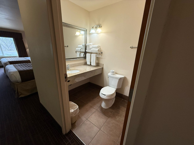 Bathroom 4, Richland Inn & Suites, Richland
