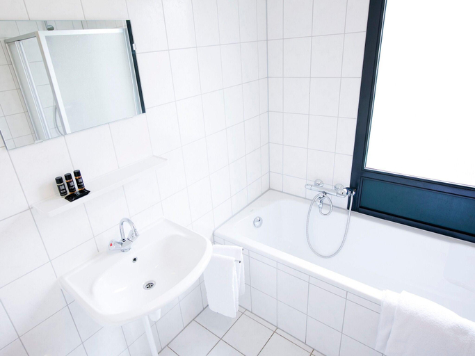 Bathroom 3, Holiday Home in Zevenhuizen with Sauna, Zevenhuizen-Moerkapelle