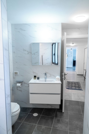 Others 2, 3BR Skyline Retreat on the 24th Floor
