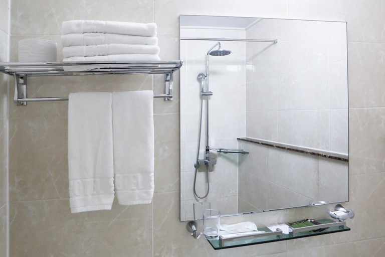 Bathroom 4, Incheon the Hotel Yeongjong, Jung