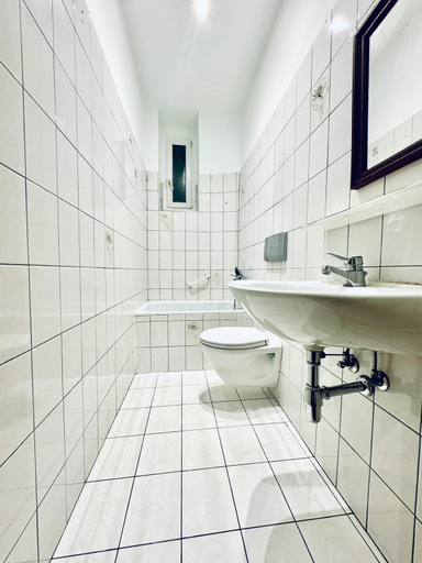 Bathroom, 5BR Apt For 10 Walk to Kaufpark Alterlaa, Wien