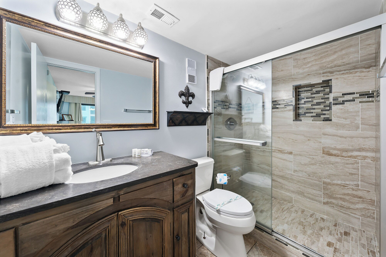 Bathroom 4, Island Winds West 471, Baldwin